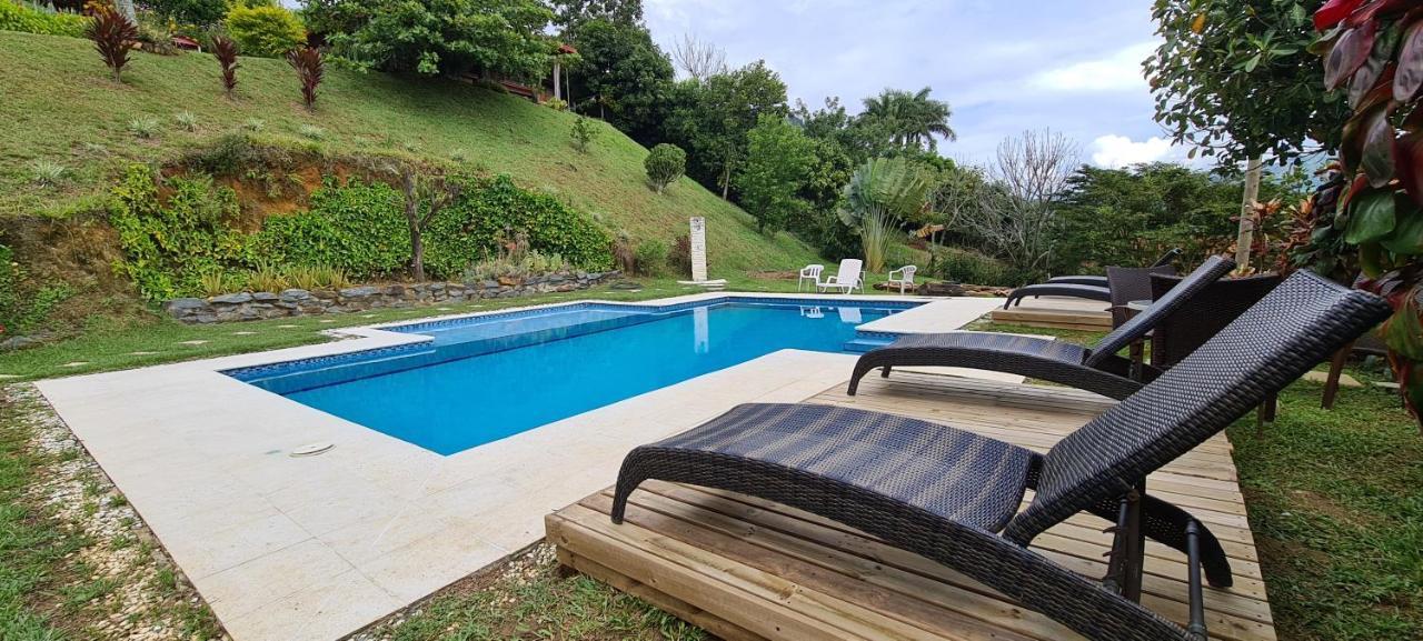 Finca Hotel Tierra Verde Girardota Exterior foto